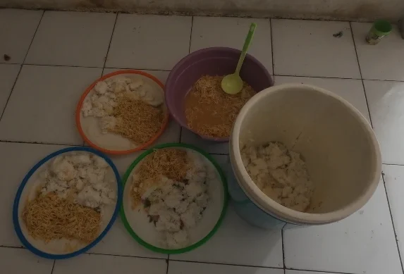 Menu makanan santri seringkali hanya seperti ini